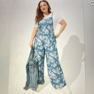 Torrid Size 1 Blue/White Floral Wide Leg Overalls